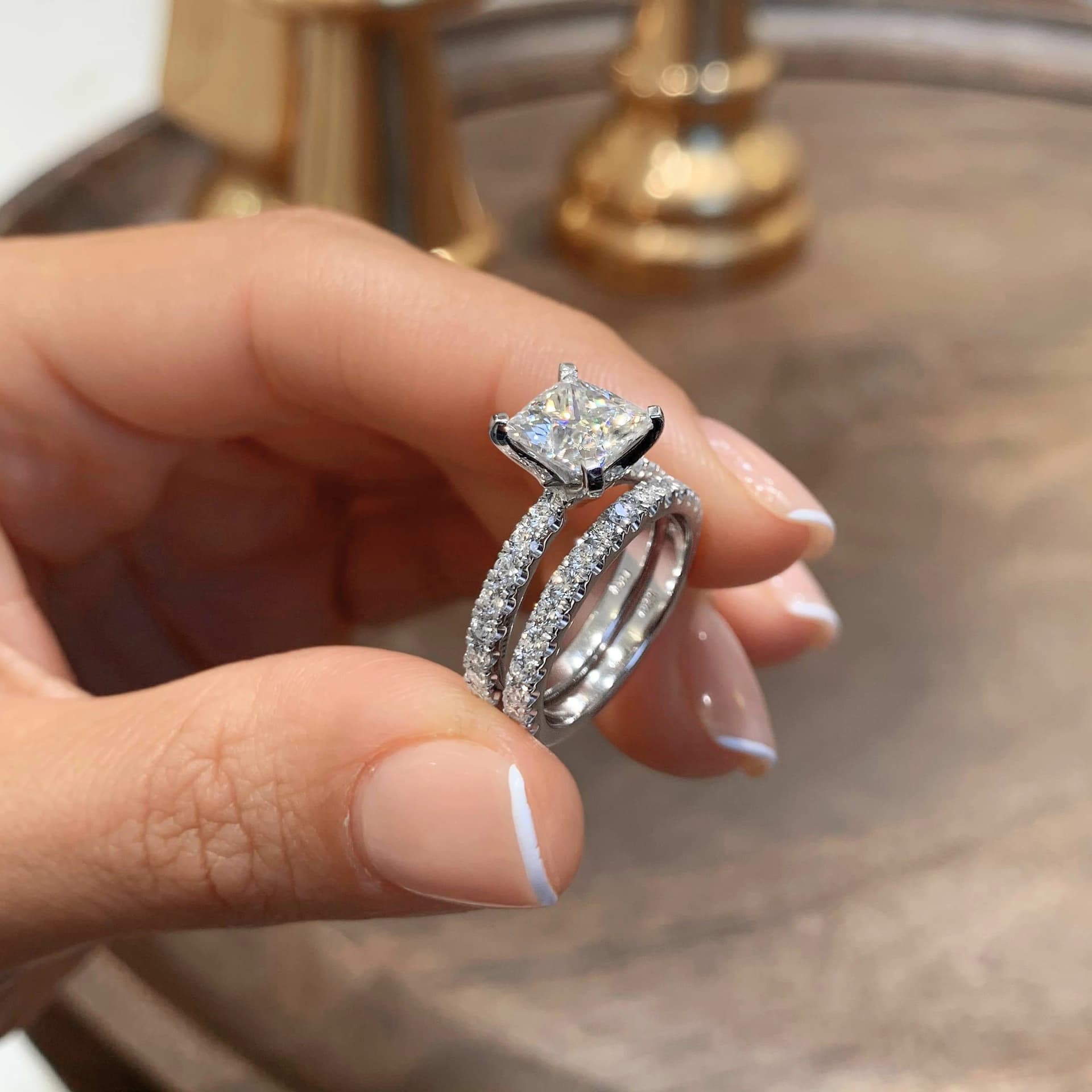 Moissanite-Jubiläumsringe: Feiern Sie Meilensteine