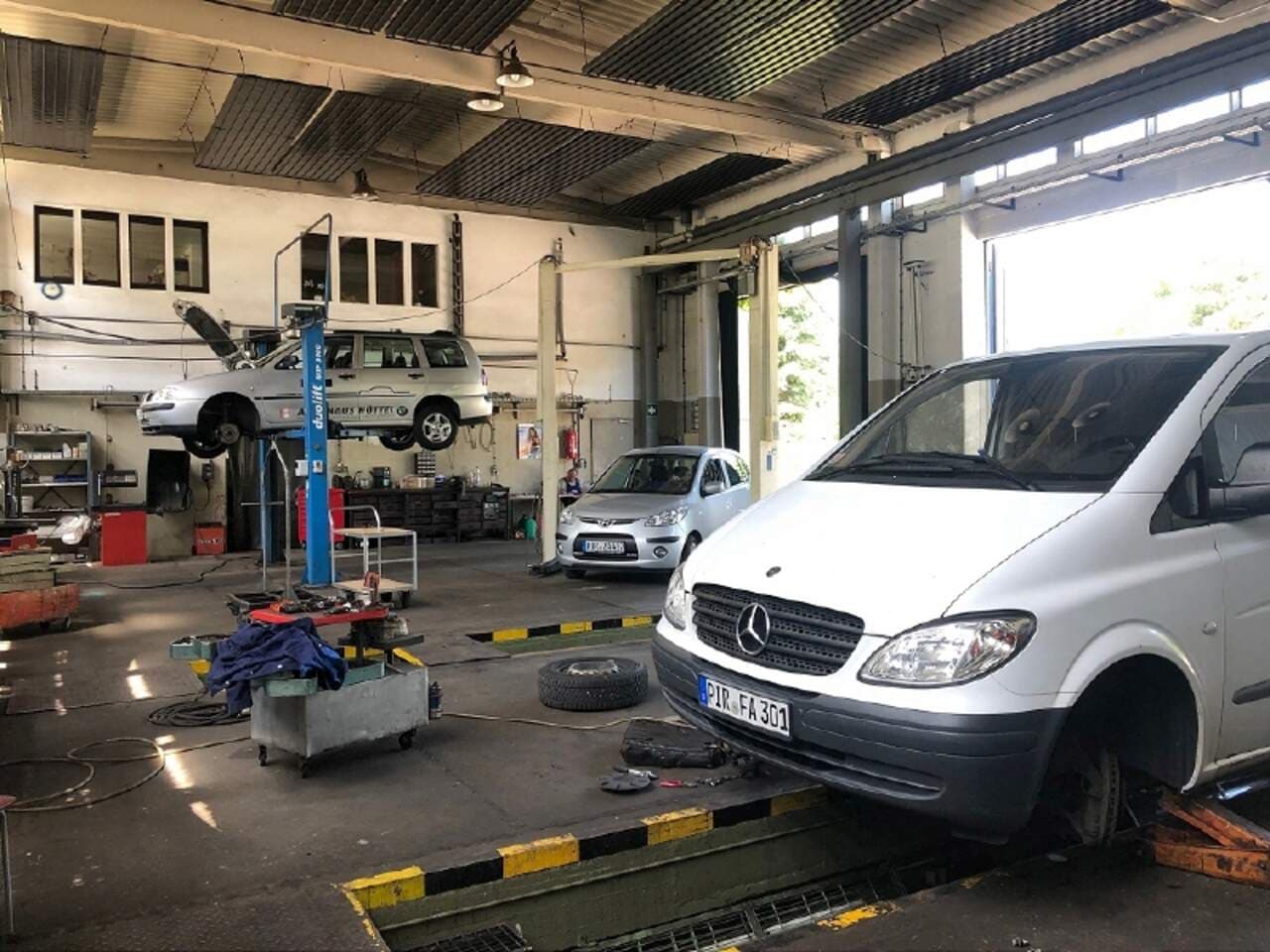 Finde eine zuverlässige Autowerkstatt in der Nähe mit meister-job