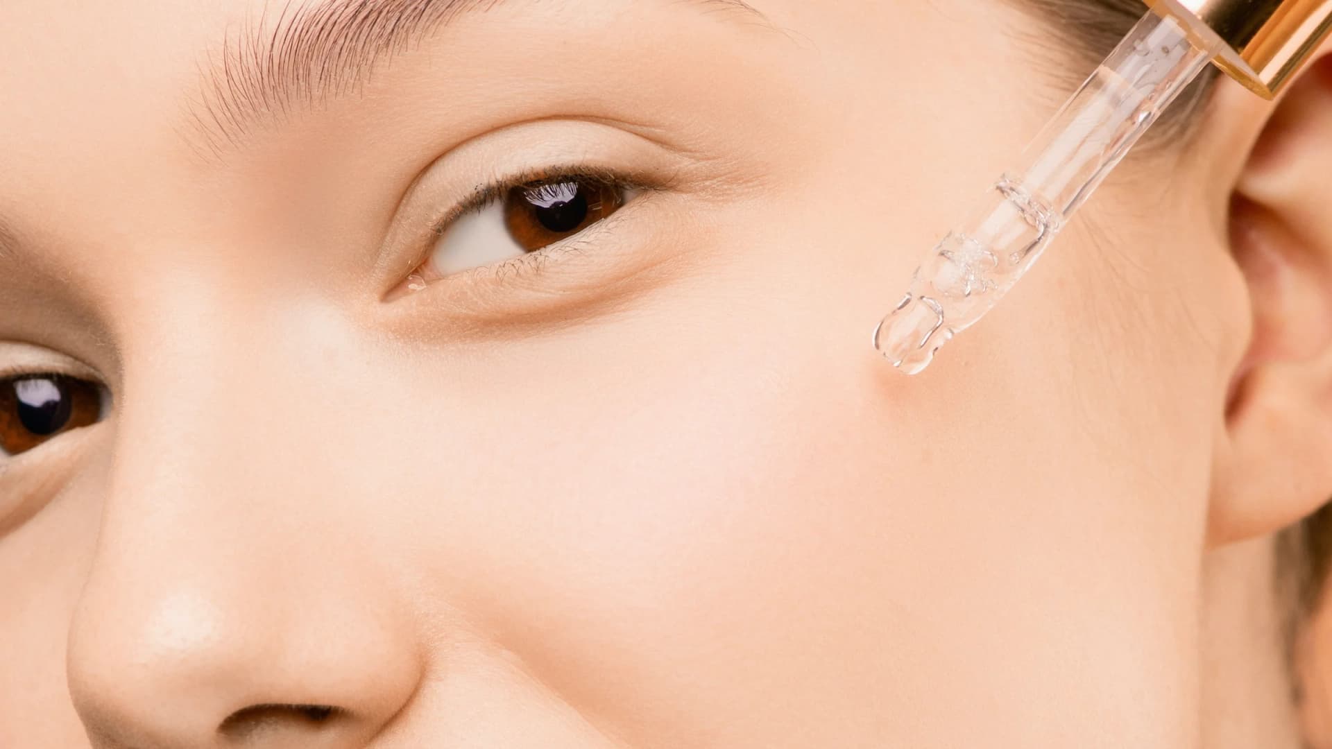 Erneuerung enthüllt: Die Schönheitsmagie des Hyaluron Serums