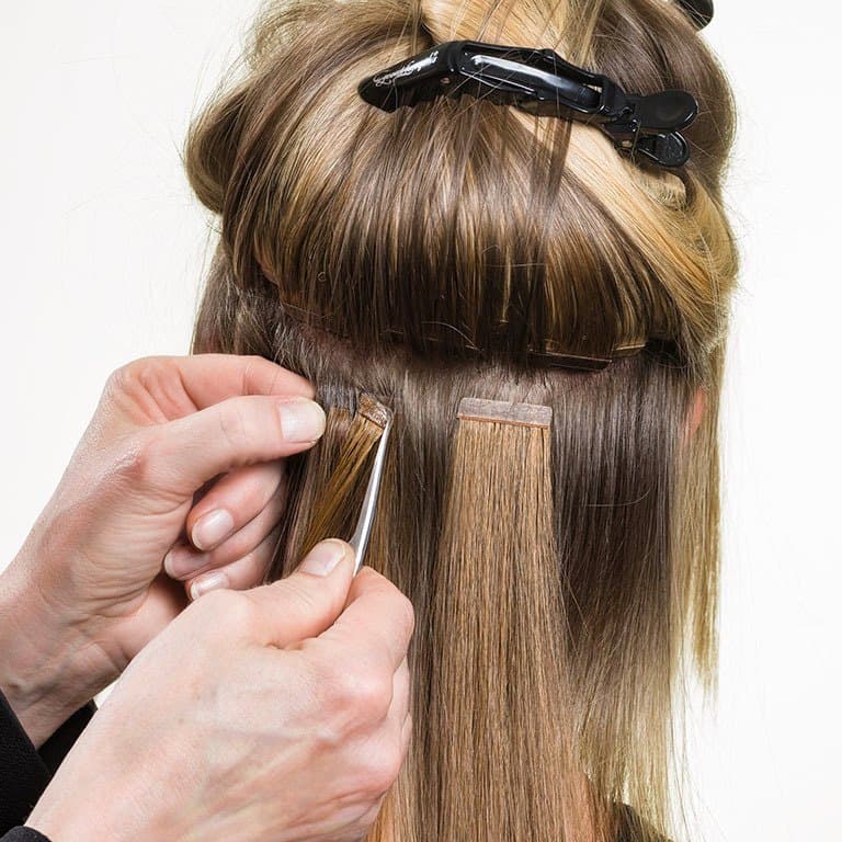 Haarverlängerungen perfektioniert: Die Kunst der Bonding-Extensions
