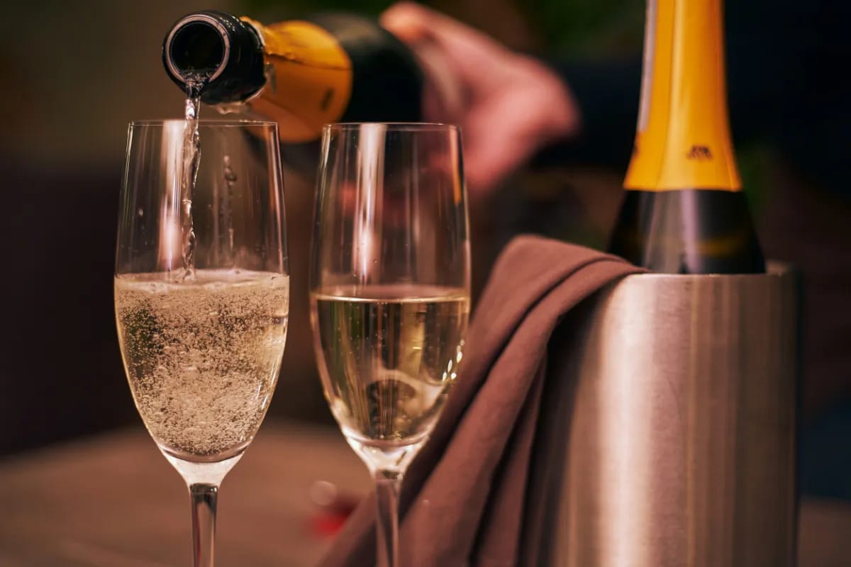 Prosecco: Italiens Antwort auf Sekt mit einem frischen, blumigen Bouquet
