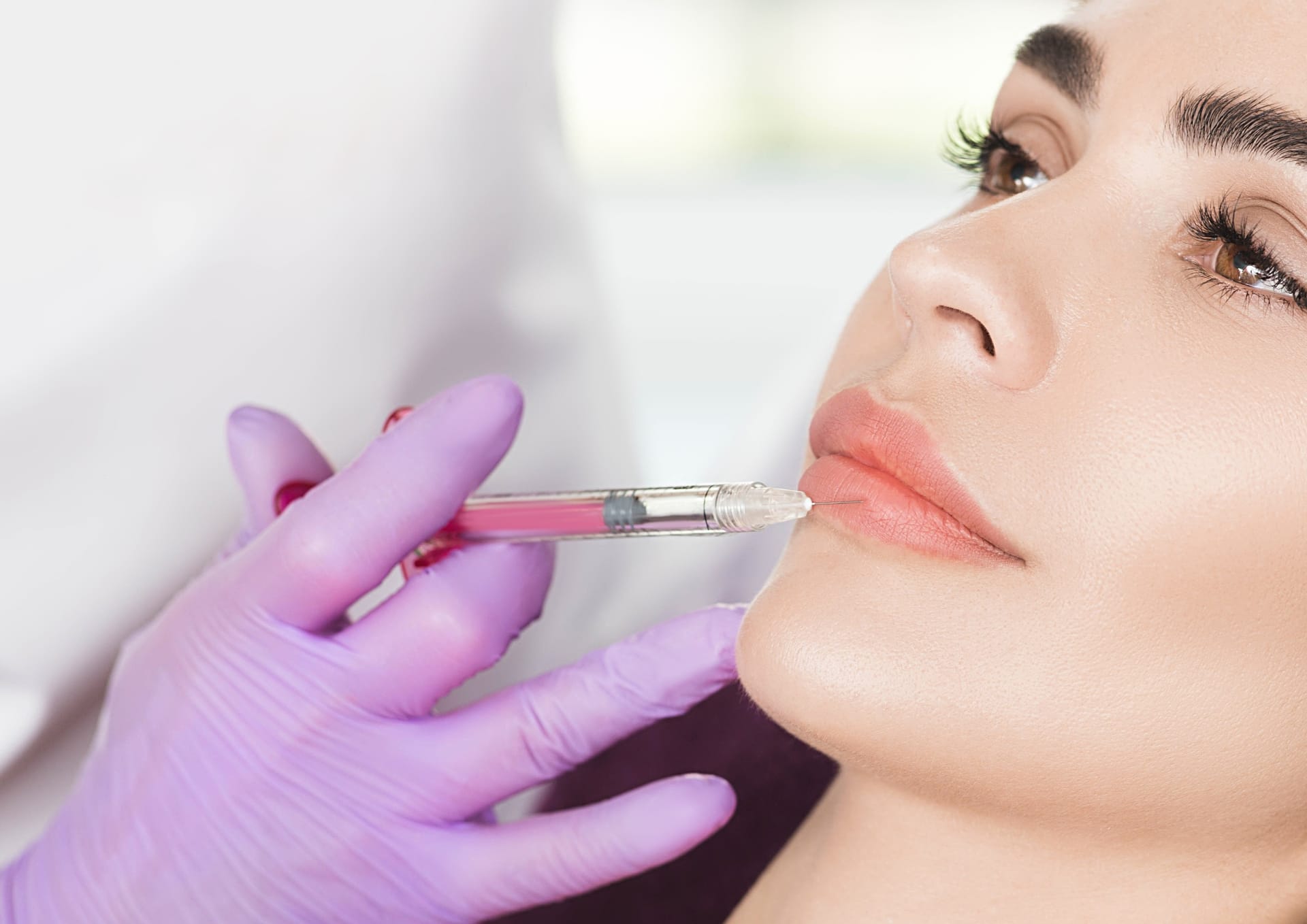 Hyaluron Nürnberg: Hyaluron oder Botox – was eignet sich besser?