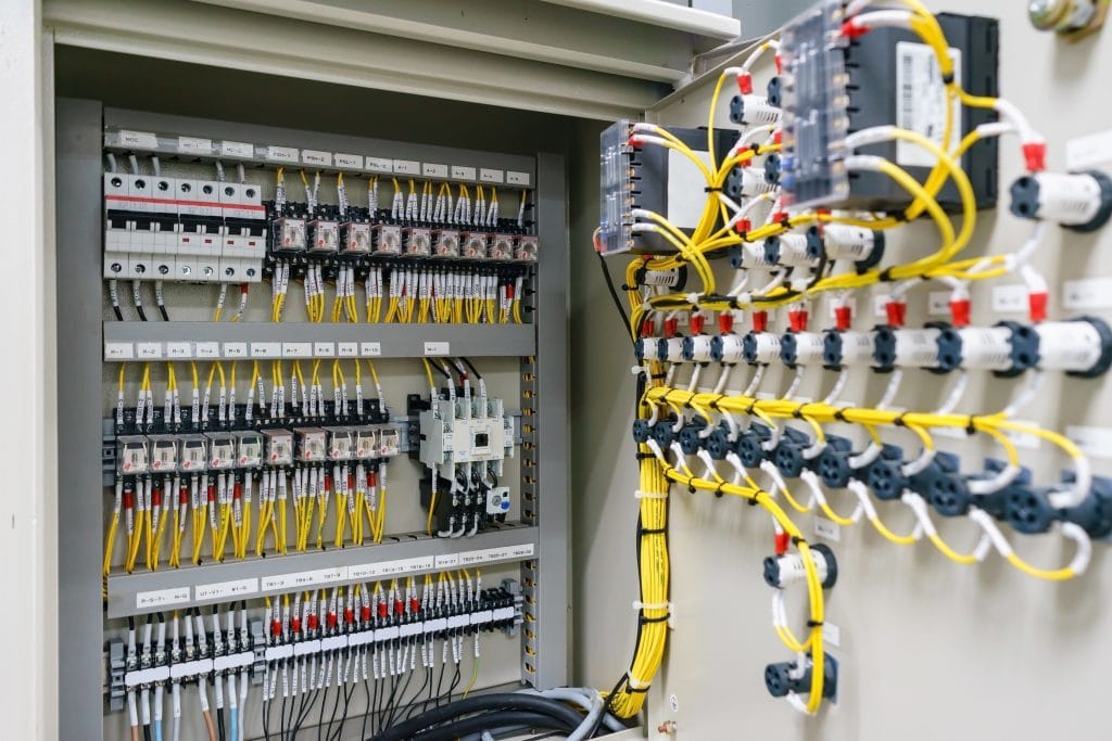 Die Rolle von DC-Netzteilen in der Elektronik: Von der Theorie zur Praxis
