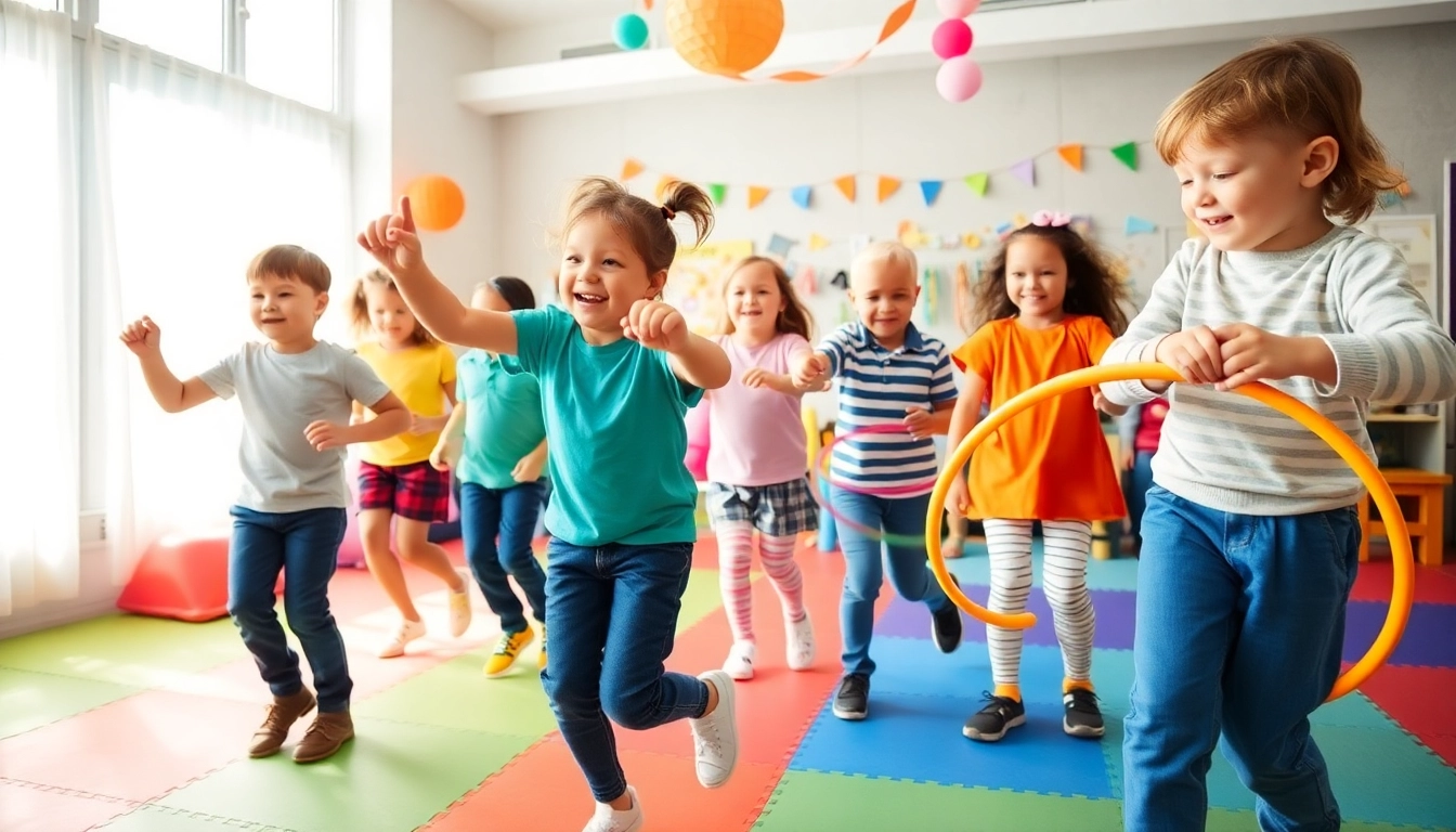 Kinder spielen verschiedene Bewegungsspiele drinnen; mehr dazu lesen ueber kreative Ideen.