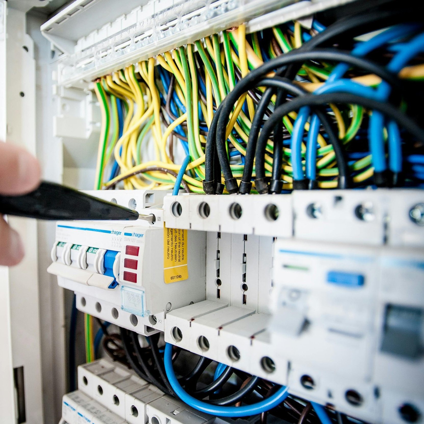 DGUV V3 Prüfung: Was Unternehmen dringend beachten müssen