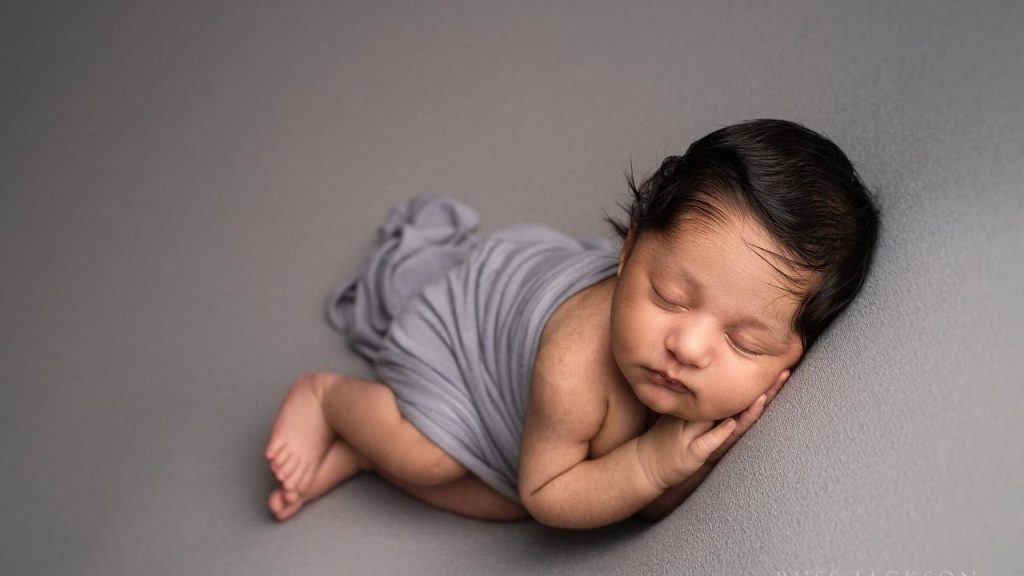 Newborn Fotoshooting für kleine Wunder mit großer Bedeutung